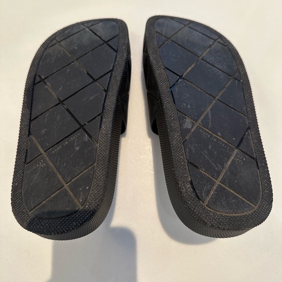 Bottega Veneta Flat Pool Slides - Picture 5 of 8